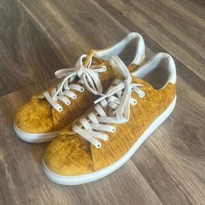 EUC Tory Burch Gold and White Velvet Sneakers Size 8